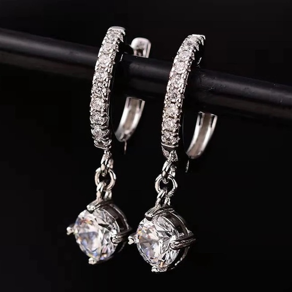 Jewelry - 100% Sterling Silver Drop Earrings 1CT Moissanite